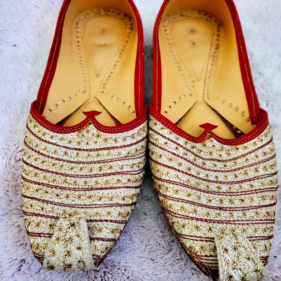 Indian Men\'s Wedding Majori Jutti white red main image 5